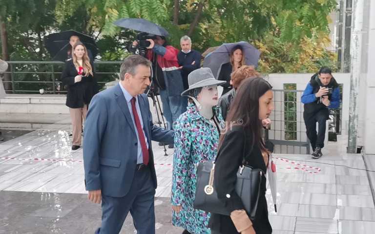 Επίθεση με βιτριόλι - Ιωάννα Παλιοσπύρου σε Έφη Κακαράντζουλα: Θα πεις την αλήθεια ή να φύγω; Ζήτησε συγγνώμη η δράστις