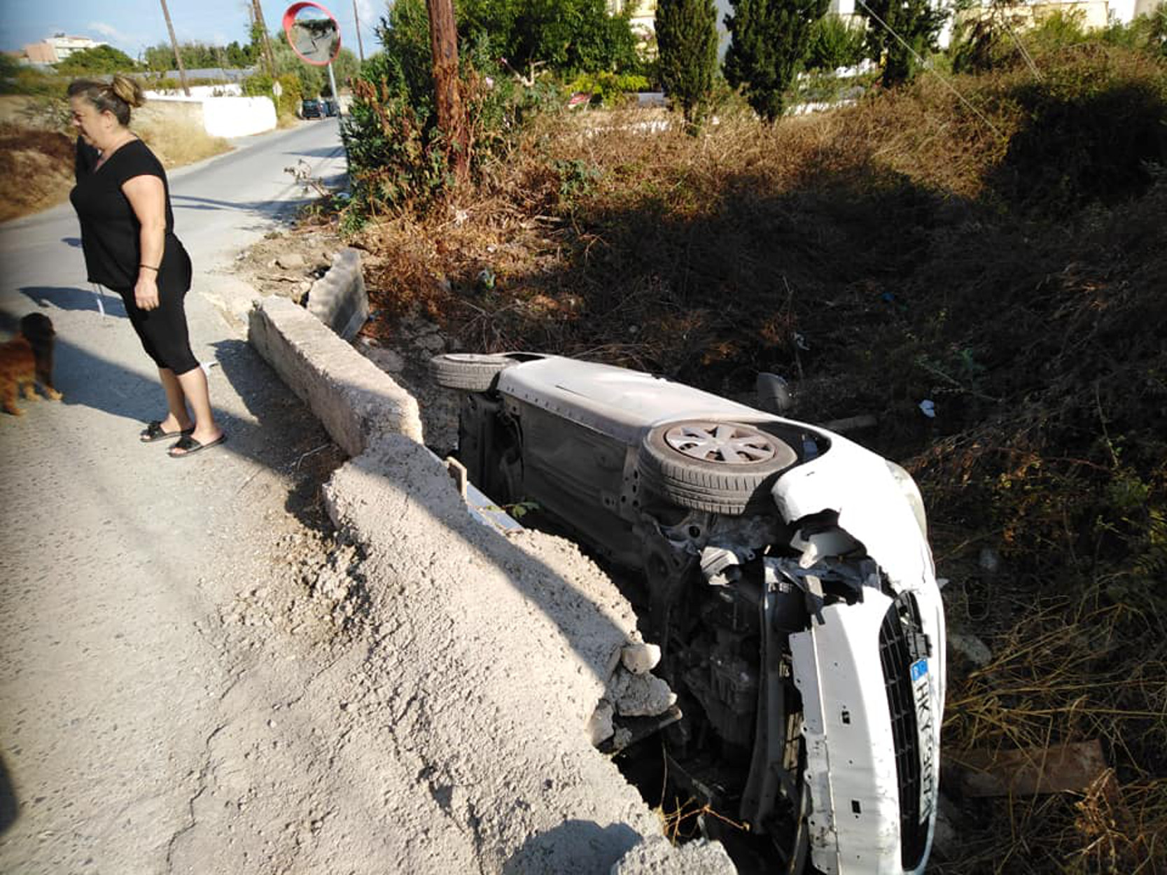 Ηράκλειο: Αυτοκίνητο έπεσε μέσα σε ρέμα