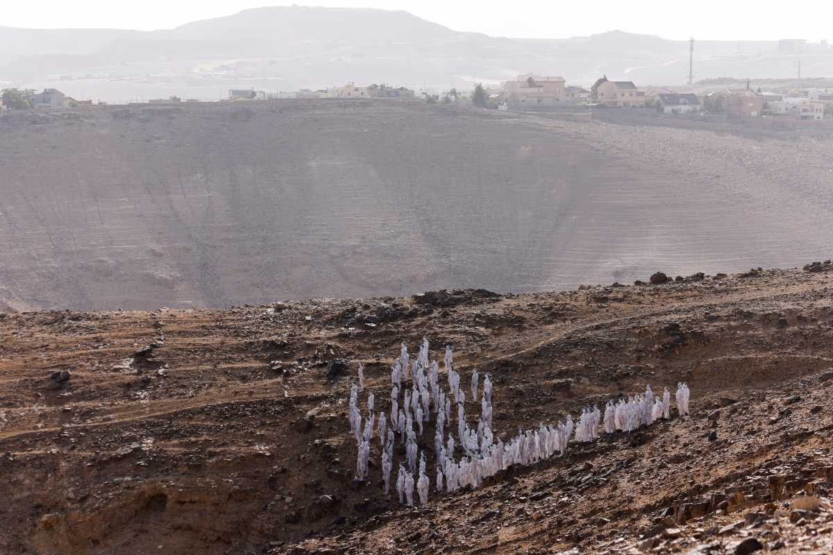 Ισραήλ: 200 άνθρωποι πόζαραν γυμνοί για να σώσουν τη Νεκρά Θάλασσα