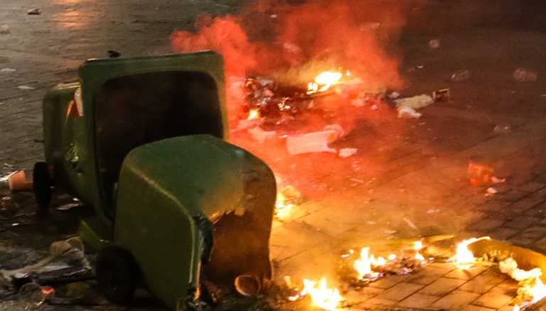 Καλλιθέα: Έκαψαν 14 κάδους απορριμμάτων τα ξημερώματα