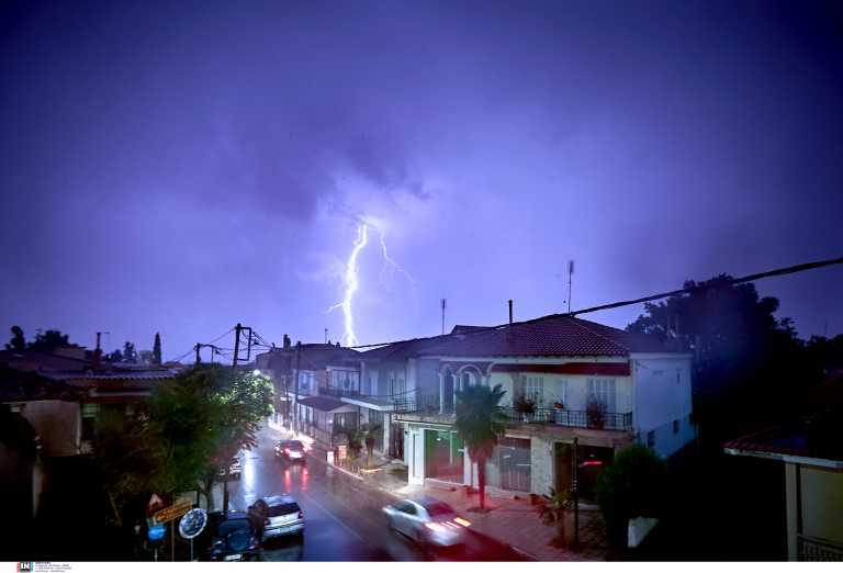 Ενεργοποιείται το 112 εξαιτίας της κακοκαιρίας EVA - «Αποφύγετε τις περιττές μετακινήσεις» η σύσταση των Αρχών