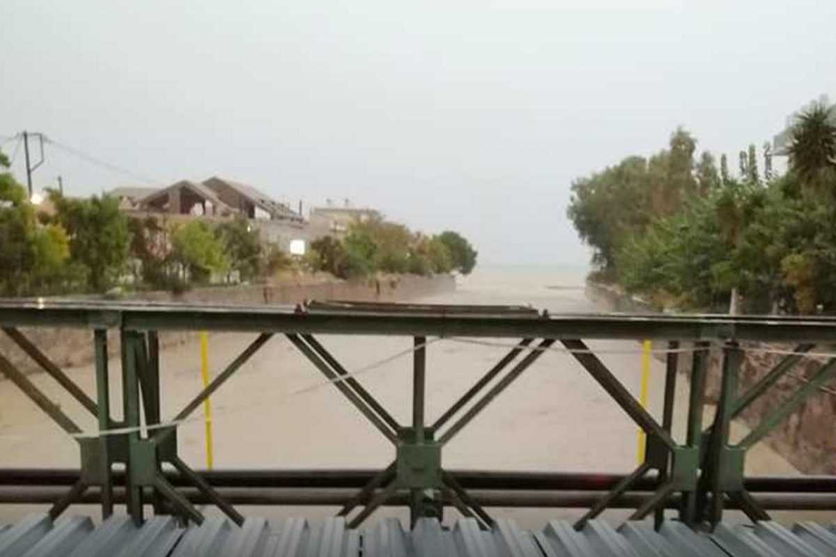 Κακοκαιρία «Μπάλλος» – Κεφαλονιά: Φούσκωσε το ποτάμι και το χωριό Πόρος κόπηκε στα δύο