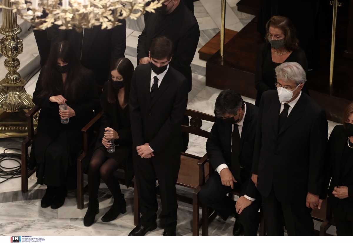 Φώφη Γεννηματά: Έπεσε πάνω στο φέρετρο ο σύζυγός της