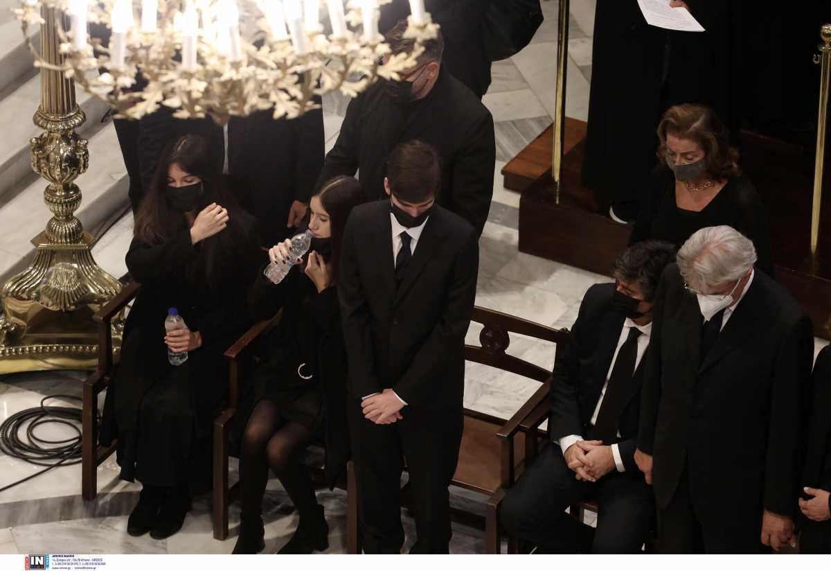 Φώφη Γεννηματά: Έπεσε πάνω στο φέρετρο ο σύζυγός της