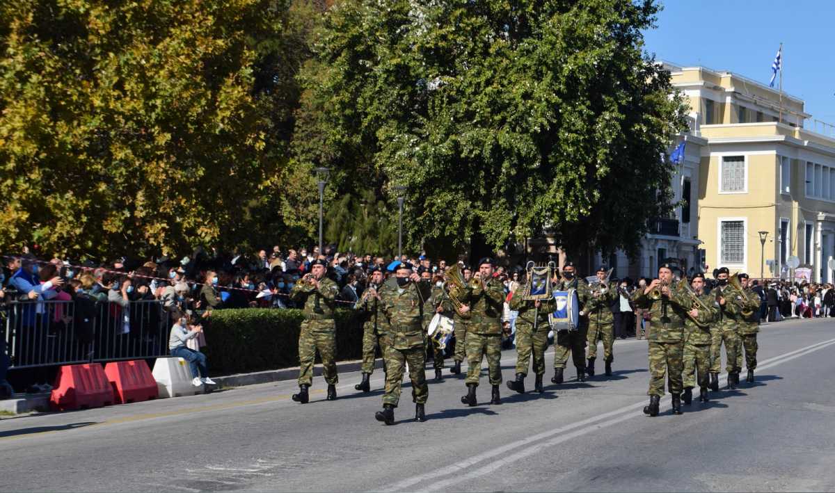 28η Οκτωβρίου: Με μάσκες αλλά χωρίς αποστάσεις η παρέλαση στη Μυτιλήνη