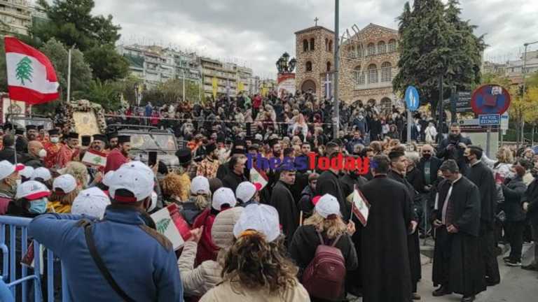 Θεσσαλονίκη: Συνωστισμός χωρίς μάσκες και αποστάσεις στη λιτανεία των λειψάνων του Αγίου Δημητρίου