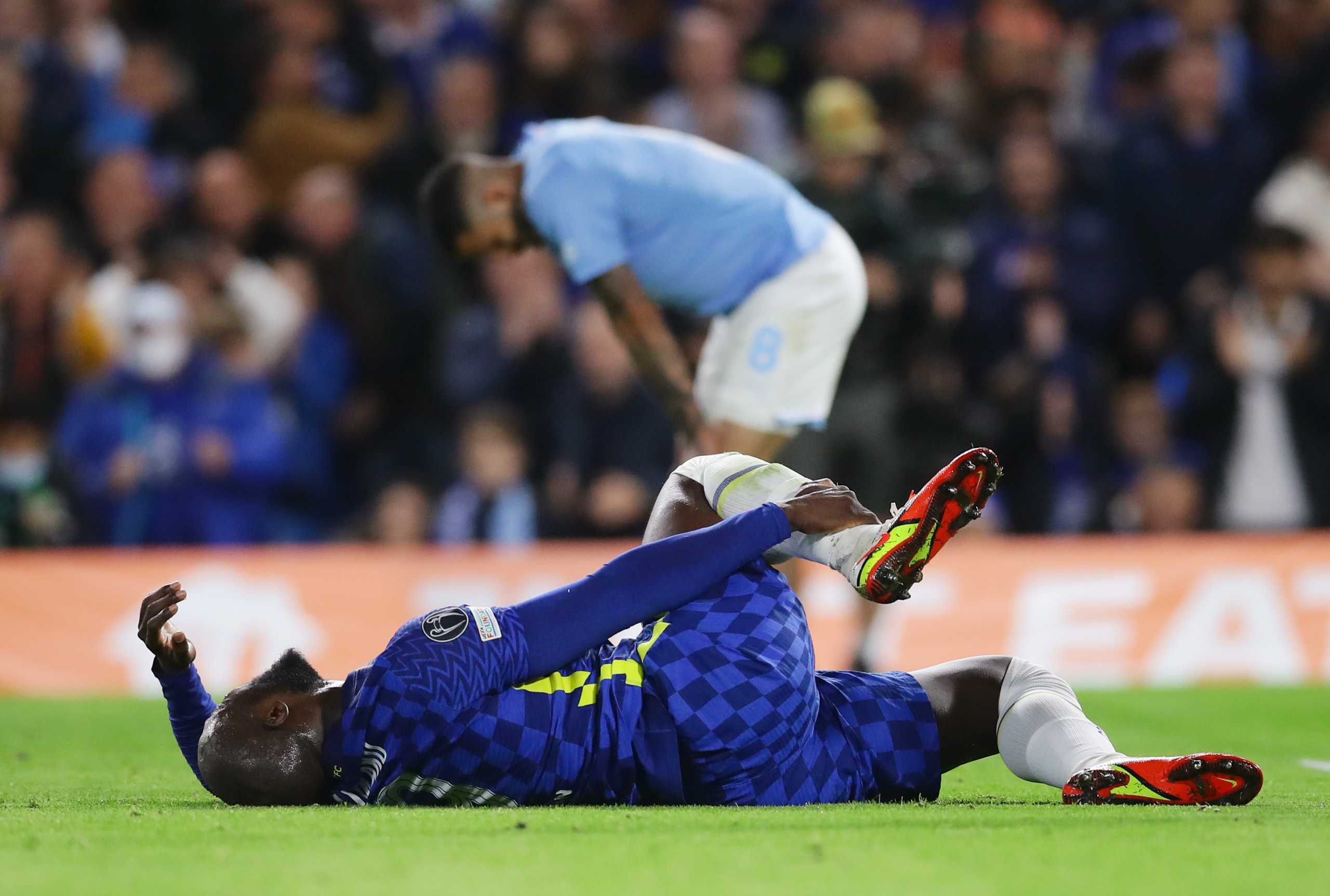 Soccer Football - Champions League - Group H - Chelsea v Malmo FF - Stamford Bridge, London, Britain - October 20, 2021 Chelsea's Romelu Lukaku reacts after sustaining an injury REUTERS