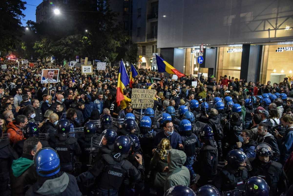 Ιταλία: Συγκρούσεις αντιεμβολιαστών με αστυνομικούς στο Μιλάνο