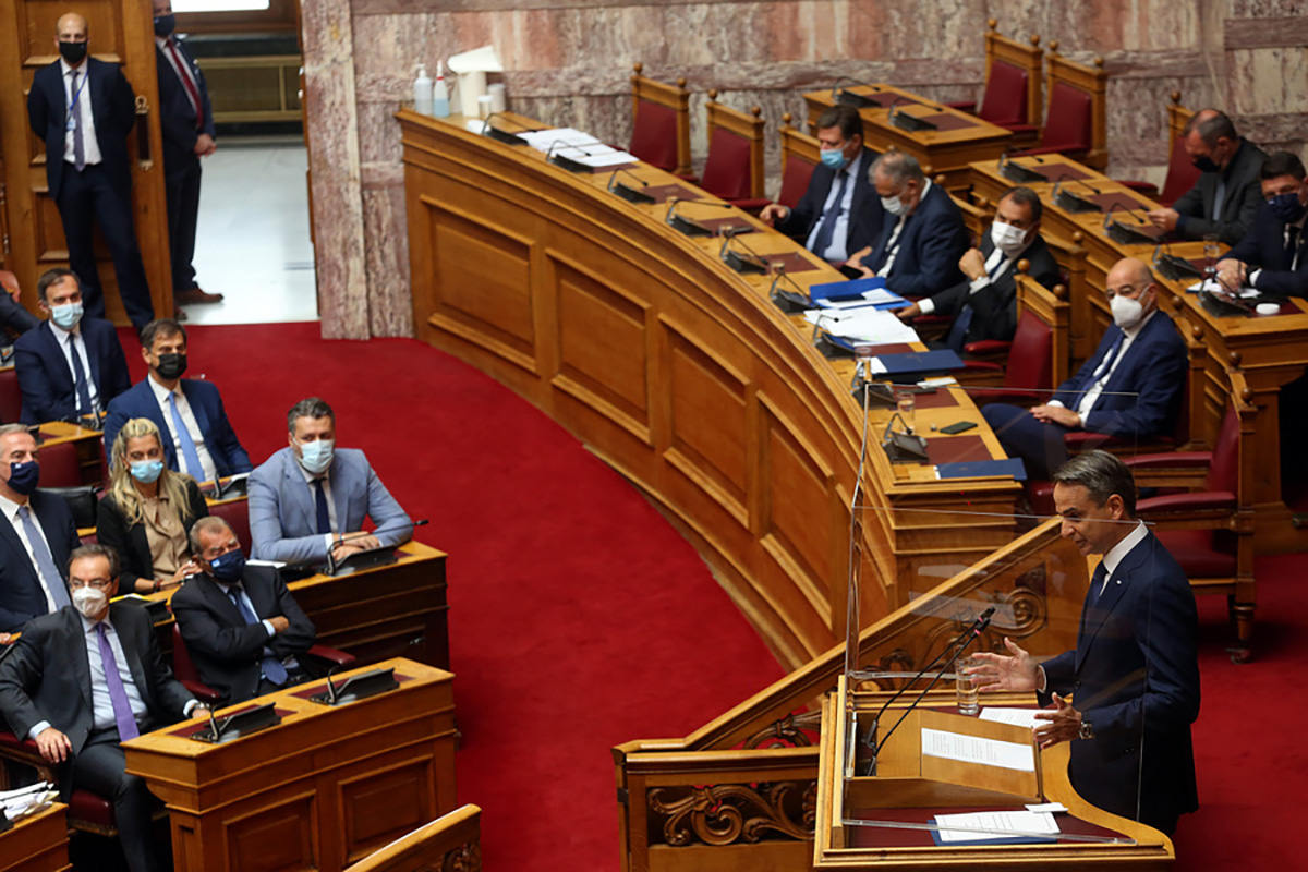 Ο πρωθυπουργός Κυριάκος Μητσοτάκης απευθύνεται στην Ολομέλεια της Βουλής κατά τη συζήτηση για την Κύρωση της Συμφωνίας μεταξύ της Κυβέρνησης της Ελληνικής Δημοκρατίας και της Κυβέρνησης της Γαλλικής Δημοκρατίας για την εγκαθίδρυση στρατηγικής εταιρικής σχέσης για τη συνεργασία στην άμυνα και την ασφάλεια, Αθήνα, Πέμπτη 7 Οκτωβρίου 2021. ΑΠΕ-ΜΠΕ