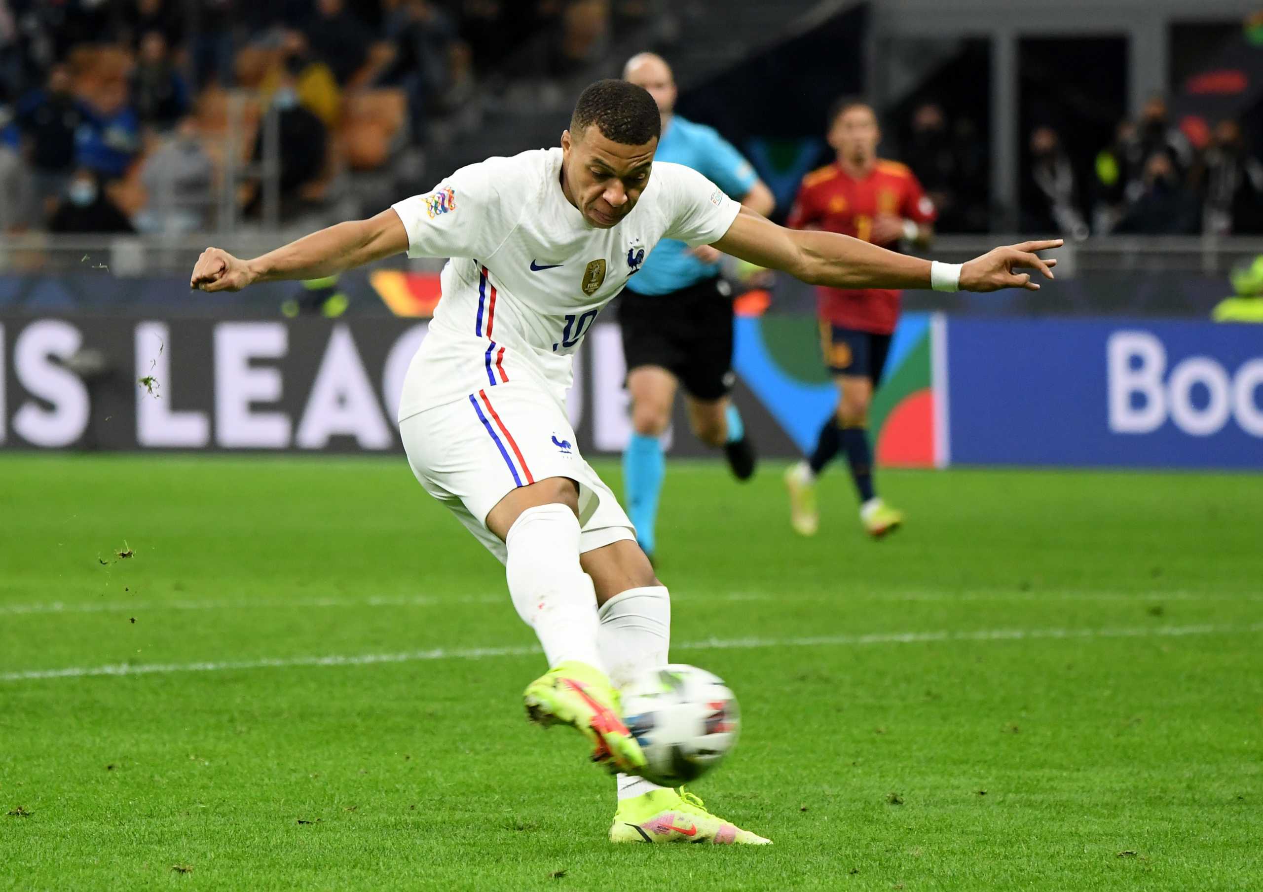 Soccer Football - Nations League - Final - Spain v France - San Siro, Milan, Italy - October 10, 2021 France's Kylian Mbappe shoots at goal REUTERS