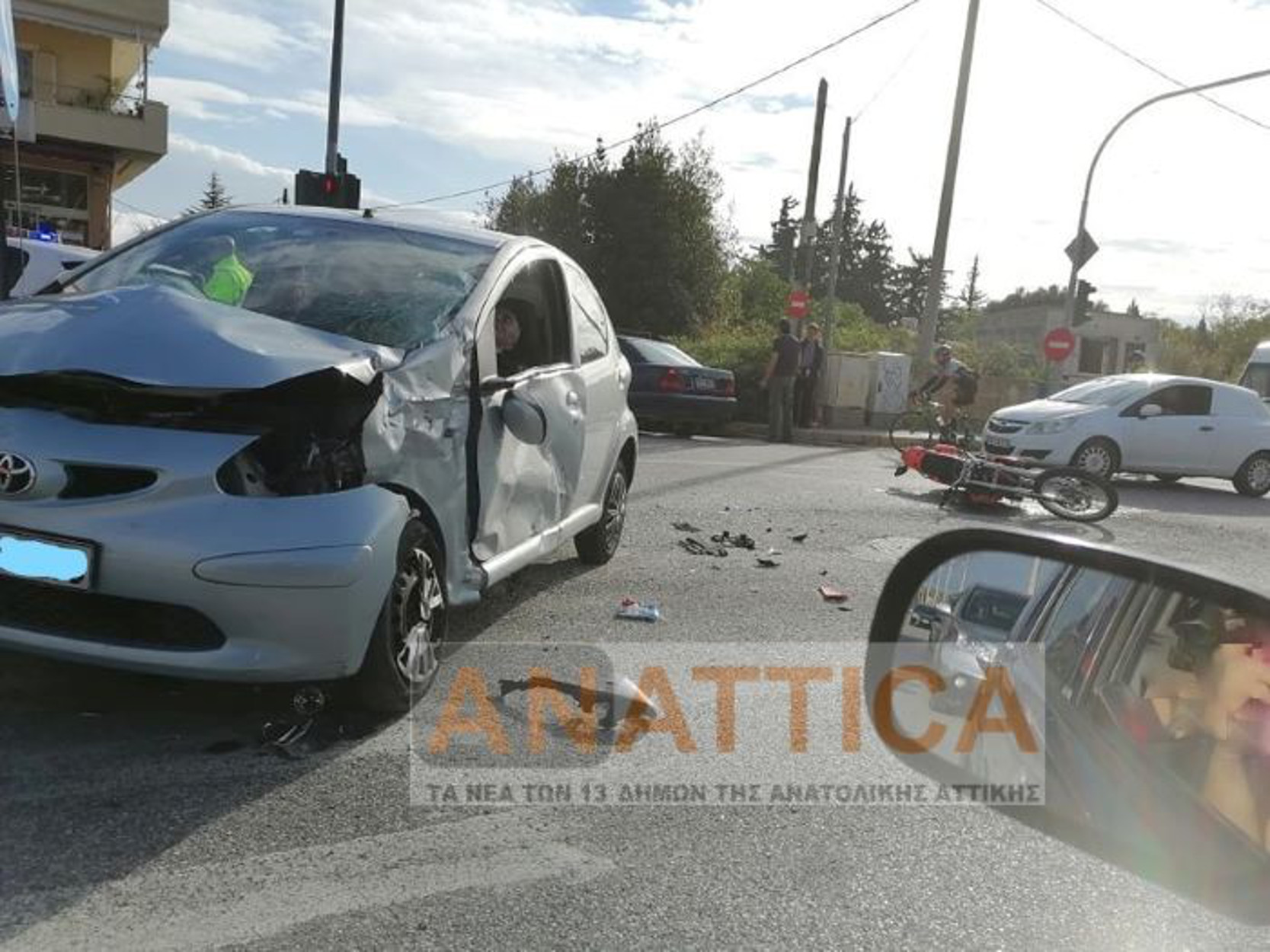 Νέα Μάκρη: Τροχαίο στην Μαραθώνος – Τραυματίστηκε σοβαρά οδηγός μηχανής