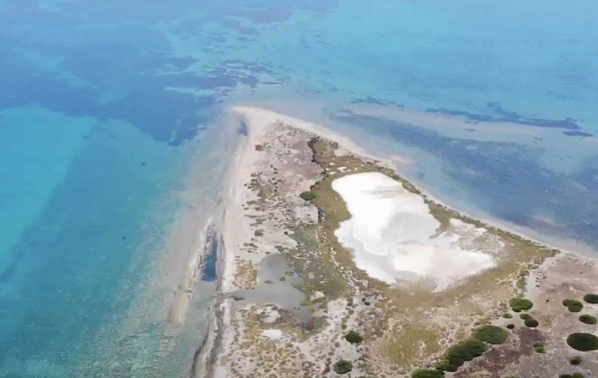 Το άγνωστο ελληνικό νησί με τα περίεργα αρχικά και το σχήμα σπαθιού