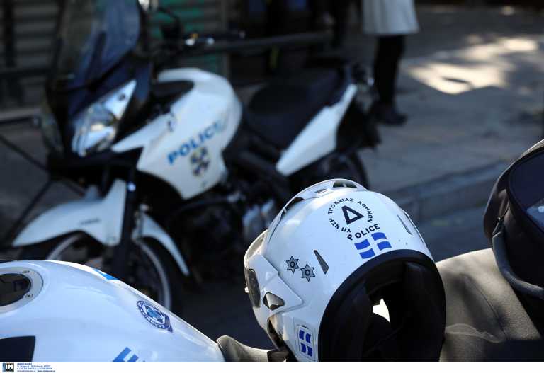 Πυροβολισμοί στο κέντρο της Αθήνας: Αυτοκίνητο εμβόλισε μηχανές της ΔΙΑΣ, αστυνομικός άνοιξε πυρ