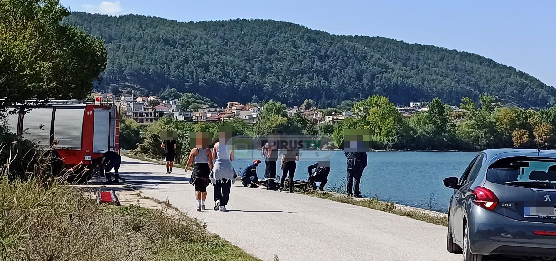 Γιάννενα: Έψαχνε το μηχανάκι που του είχαν κλέψει για 6 χρόνια και το βρήκε μέσα στη λίμνη της πόλης