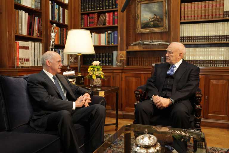 Σαν σήμερα 6 Οκτωβρίου ορκίστηκε πρωθυπουργός ο Γιώργος Παπανδρέου