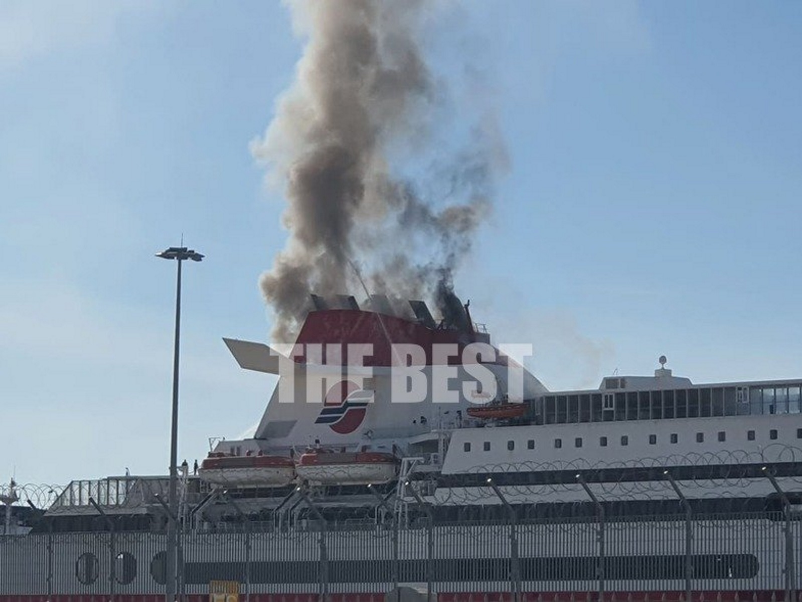 Πάτρα: Φωτιά σε πλοίο στο λιμάνι – Βγαίνουν καπνοί από την καμινάδα