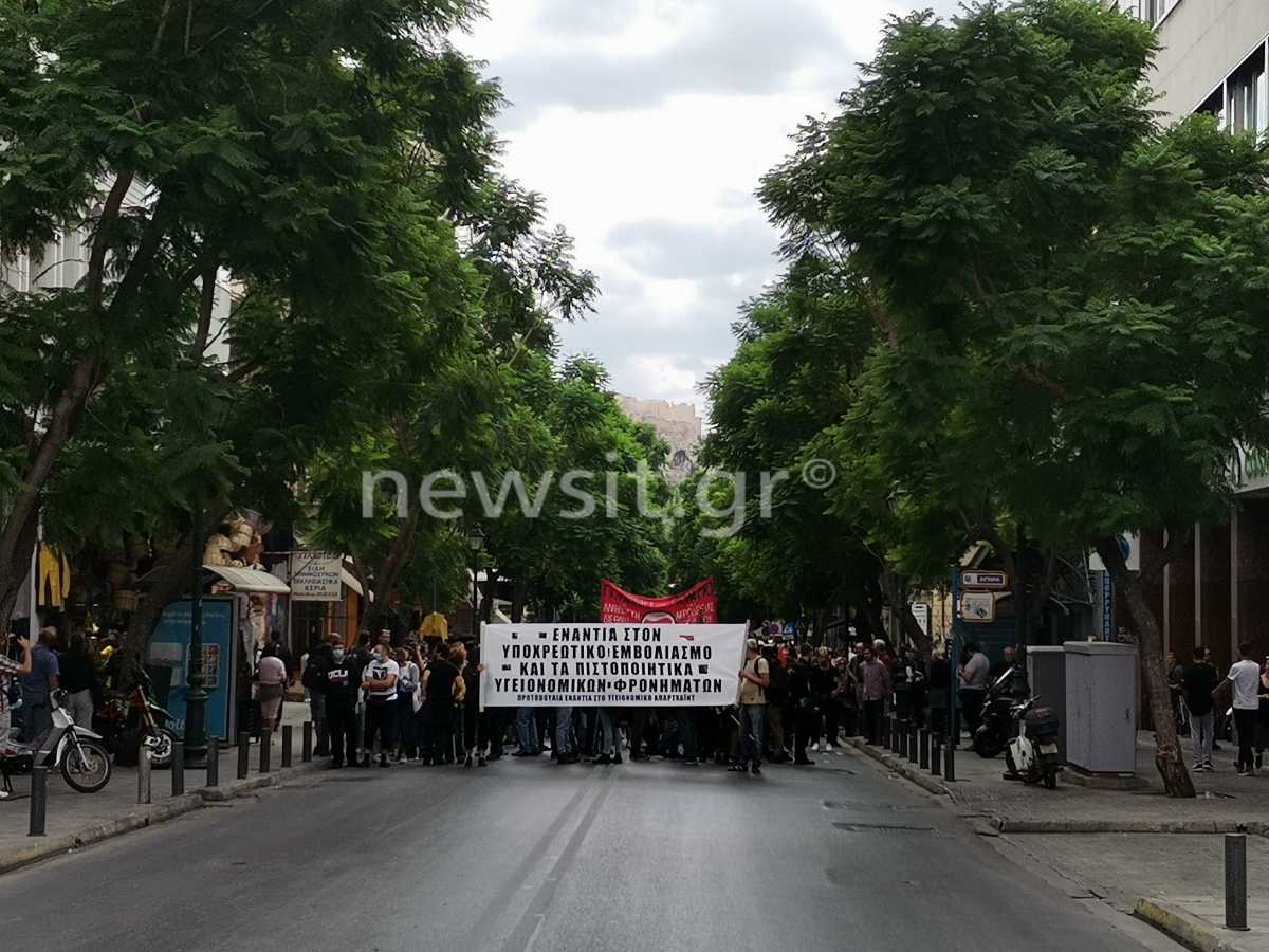 Κορονοϊός: Μια χούφτα αντιεμβολιαστές έκλεισαν το κέντρο της Αθήνας