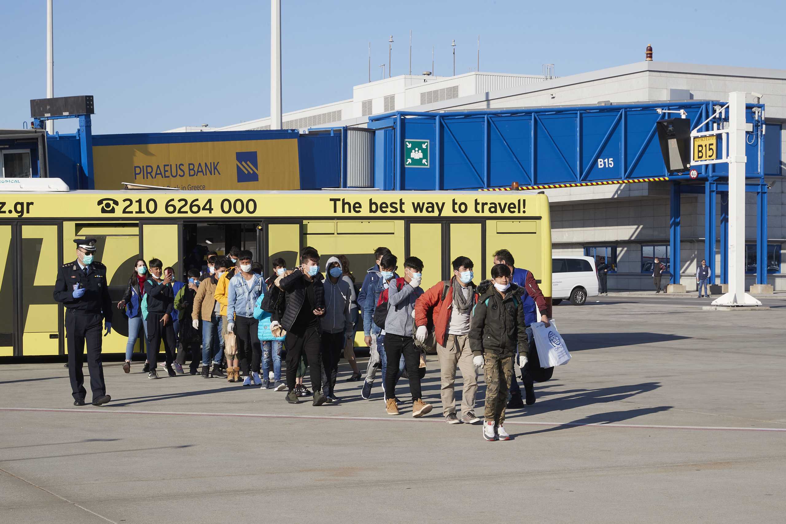 Βόρεια Μακεδονία: 35 Αφγανοί πρόσφυγες αναχώρησαν για μόνιμη διανομή στην Ελλάδα