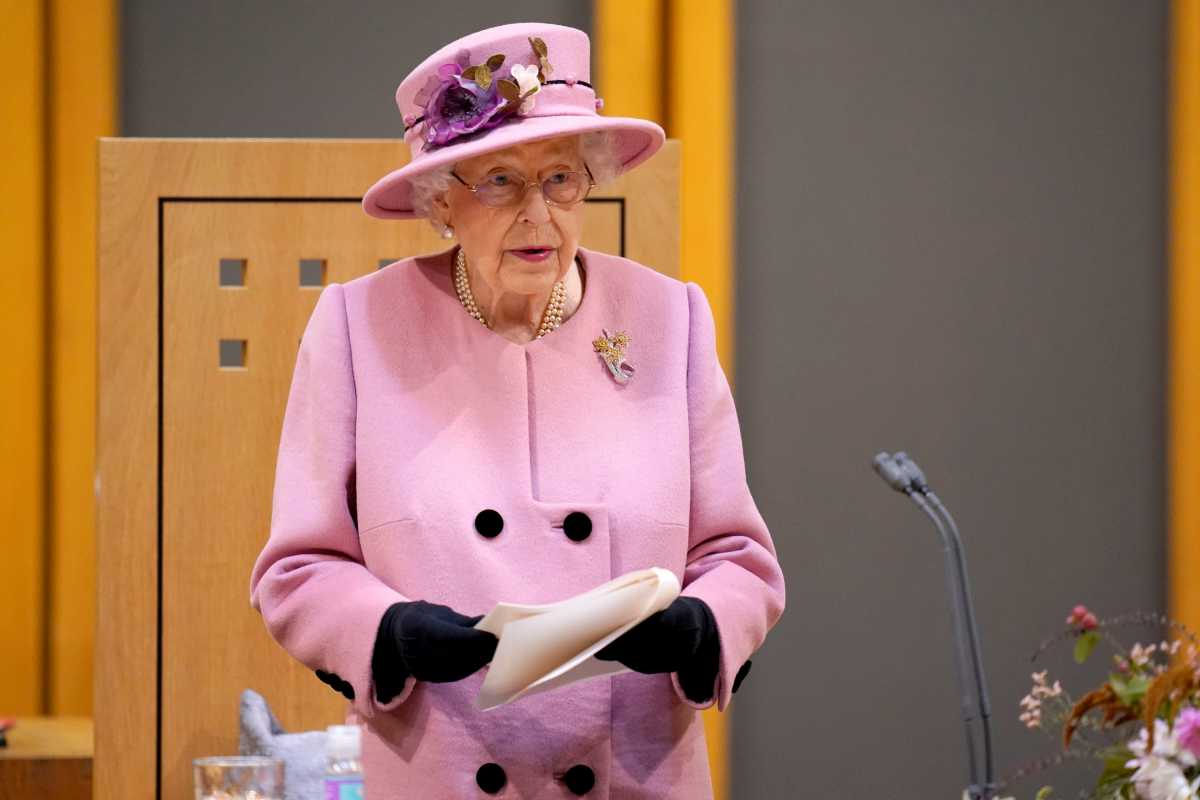 Η Βασίλισσα Ελισάβετ ακυρώνει ταξίδι κατόπιν συστάσεων των γιατρών της – Ανησυχία για την υγεία της