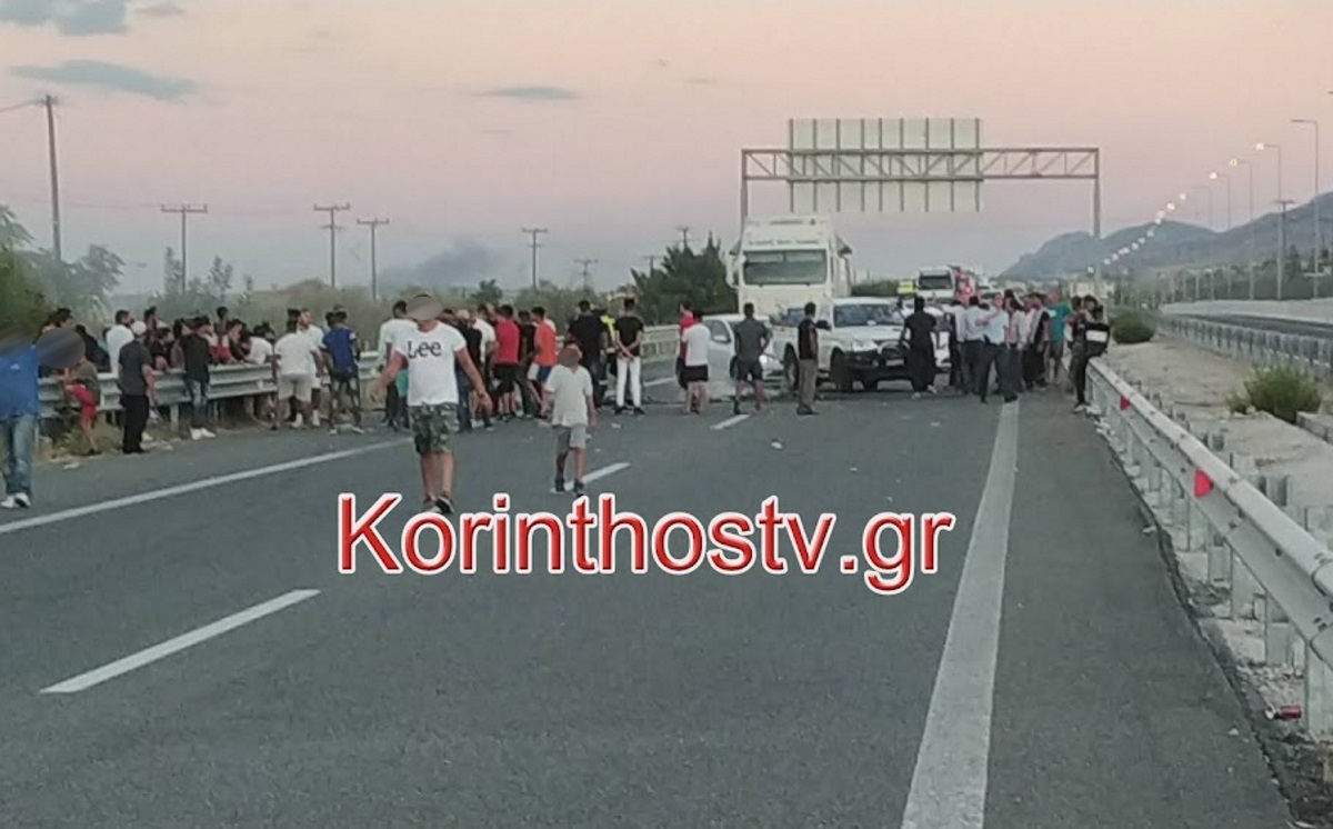 Πέραμα: Ρομά έκλεισαν την εθνική οδό Κορίνθου – Πατρών στο Ζευγολατιό για το θάνατο του 20χρονου