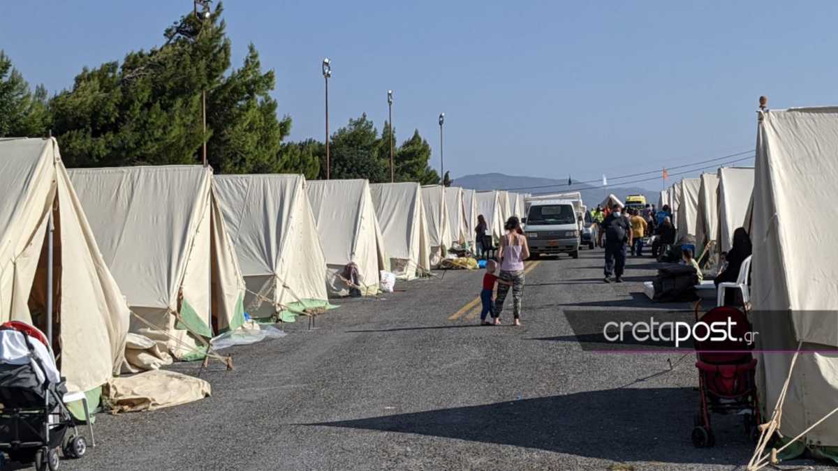 Σεισμός στην Κρήτη: Μόνο για εμβολιασμένους τα κρεβάτια στο κλειστό του μπάσκετ στο Αρκαλοχώρι