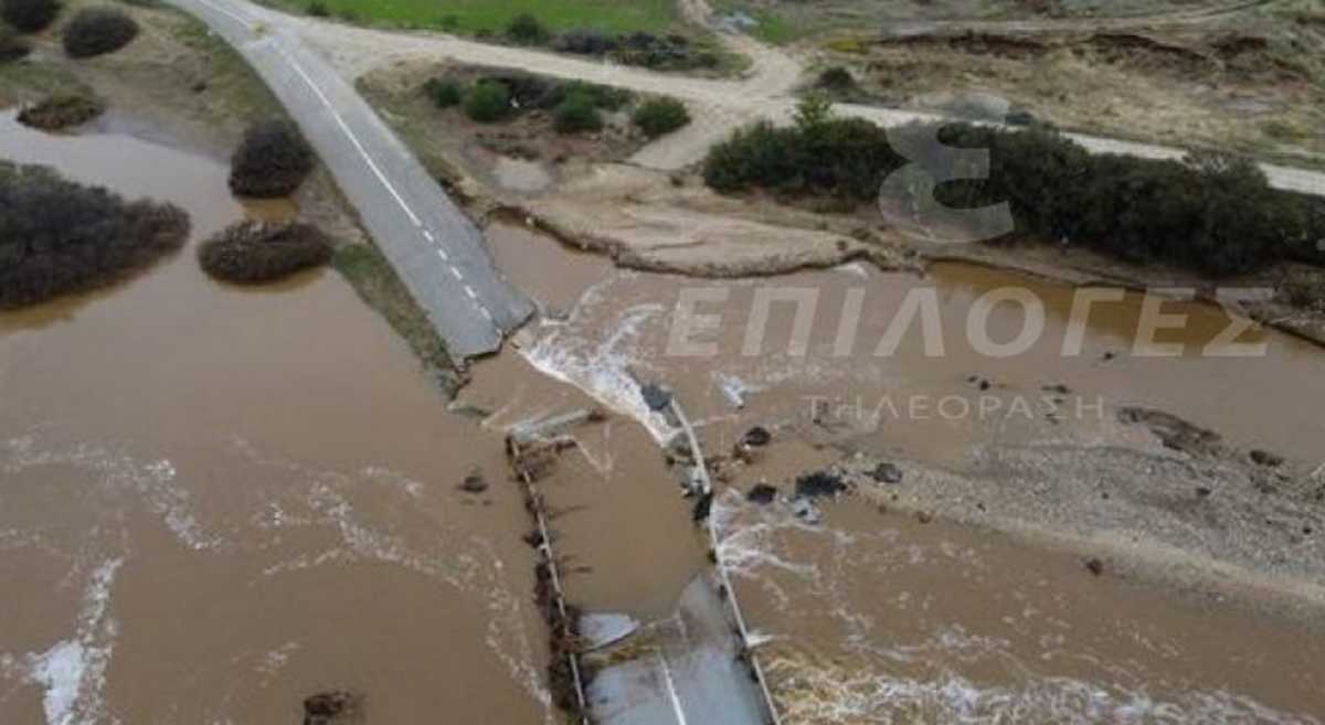 Καιρός – Σέρρες: Διαλύθηκε γέφυρα και αποκλείστηκαν χωριά – Έσπασε και βυθίστηκε στο ποτάμι