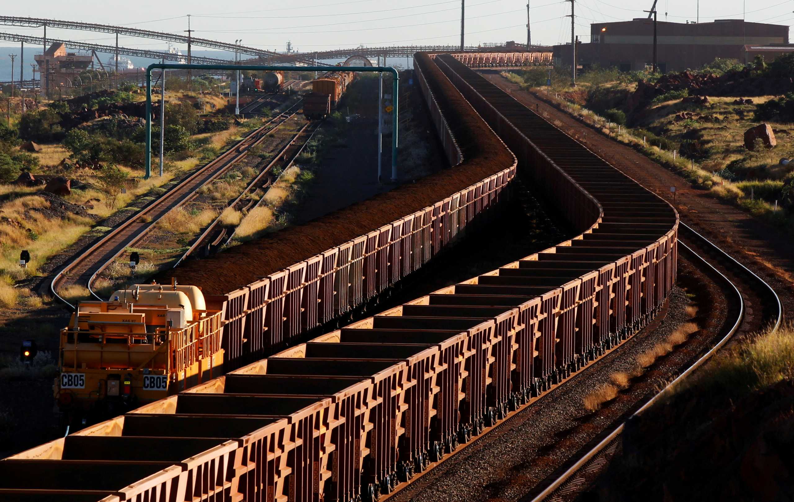FILE PHOTO: A train loaded with iron ore travels towards the Rio Tinto Parker Point iron ore facility as an empty train leaves in Dampier at the Pilbarra region in western Australia April 20, 2011.  REUTERS