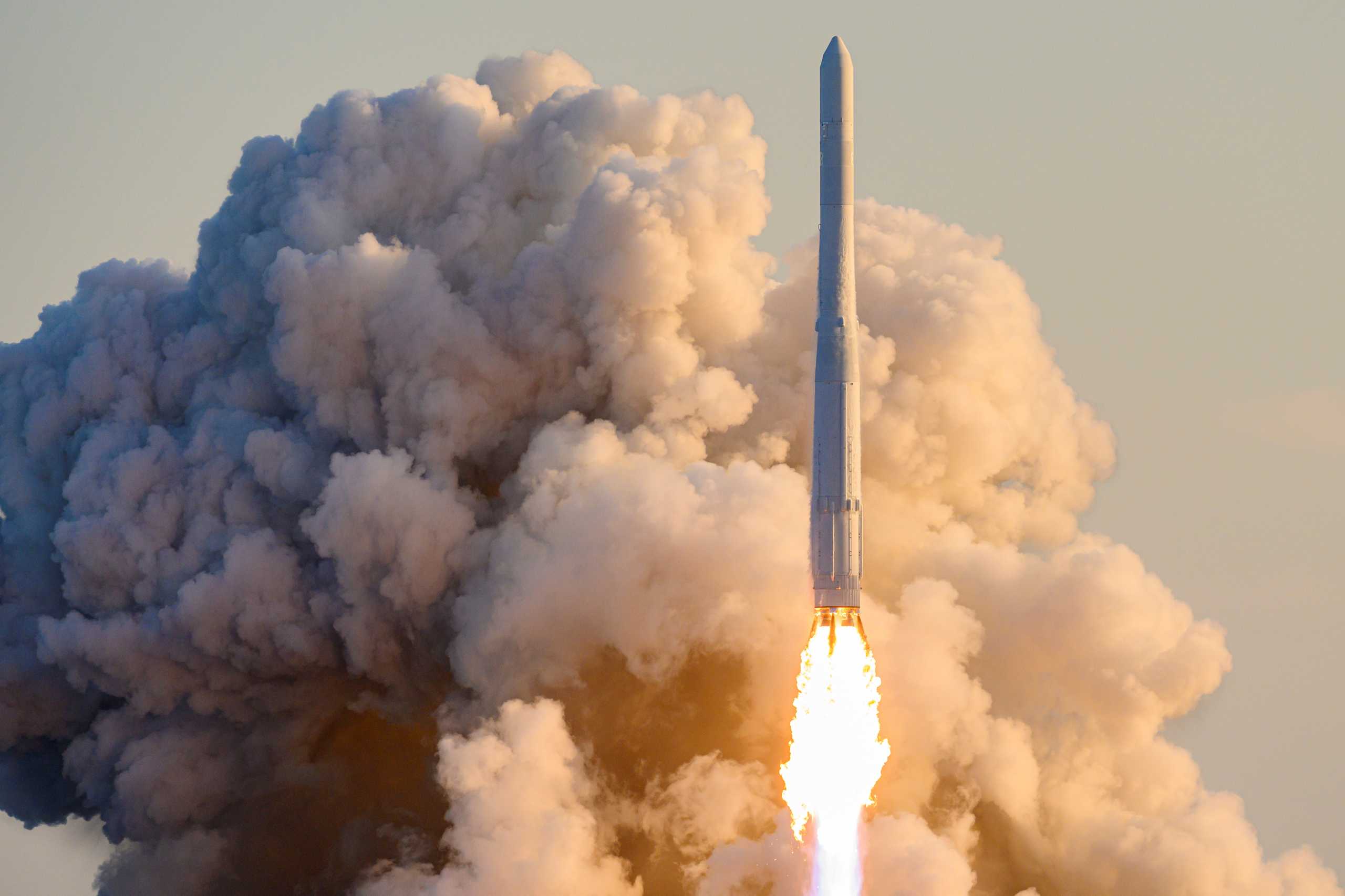KSLV-II NURI rocket launches from its launch pad of the Naro Space Center in Goheung, South Korea, October 21, 2021. Yonhap via REUTERS   ATTENTION EDITORS - THIS IMAGE HAS BEEN SUPPLIED BY A THIRD PARTY. SOUTH KOREA OUT. NO RESALES. NO ARCHIVE.