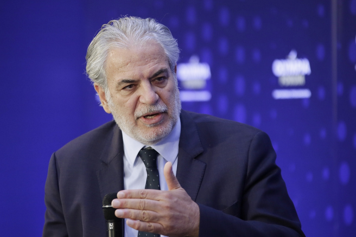 Ο υπουργός Κλιματικής Κρίσης και Πολιτικής Προστασίας Χρήστος Στυλιανίδης μιλάει την 2η ημέρα του  Ολυμπία Φόρουμ II, στο Ζάππειο Μέγαρο, Αθήνα, Πέμπτη 21 Οκτωβρίου 2021. Το Olympia Forum II, το οποίο διοργανώνεται από το Οικονομικό Φόρουμ των Δελφών και την εφημερίδα ΠΑΤΡΙΣ, θα διεξαχθεί στις 20-21 Οκτωβρίου 2021 στο Ζάππειο Μέγαρο στην Αθήνα και στις 22-23 Οκτωβρίου 2021 στις εγκαταστάσεις της Διεθνούς Ολυμπιακής Ακαδημίας στην Αρχαία Ολυμπία. Οι εργασίες είναι αποκλειστικά αφιερωμένες στην Τοπική και Περιφερειακή διακυβέρνηση, θα επικεντρωθούν γύρω από την δυναμική των πόλεων και των περιφερειών, με στόχο την προώθηση και ανταλλαγή καλών πρακτικών για τις προκλήσεις της Περιφερειακής Ανάπτυξης τόσο σε Εθνικό όσο και σε Ευρωπαϊκό επίπεδο. ΑΠΕ-ΜΠΕ