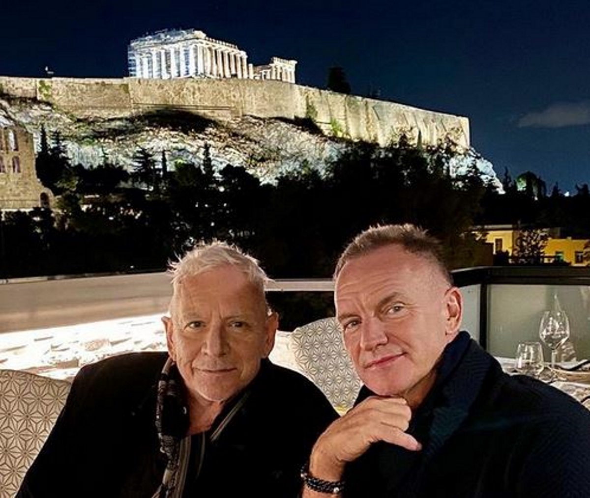 Ο Sting έκανε γενέθλια με τον Έρικ Μπάρντον και θέα την Ακρόπολη