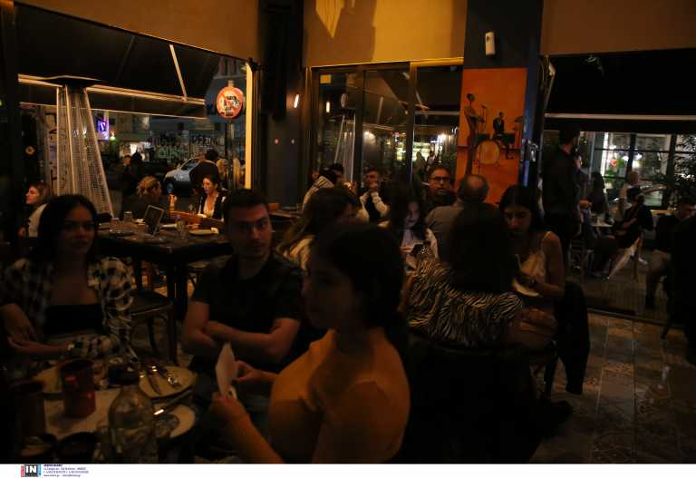 Μόσιαλος: Αυτοί είναι οι κίνδυνοι από τις ελευθερίες των εμβολιασμένων - «Παρέα» με τον κορονοϊό για χρόνια