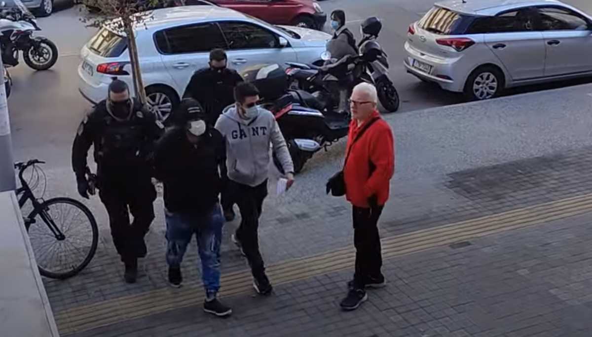 Θεσσαλονίκη: Ποινική δίωξη στον 30χρονο για την επίθεση στα μέλη της ΚΝΕ – Ελεύθερος μέχρι τη δίκη