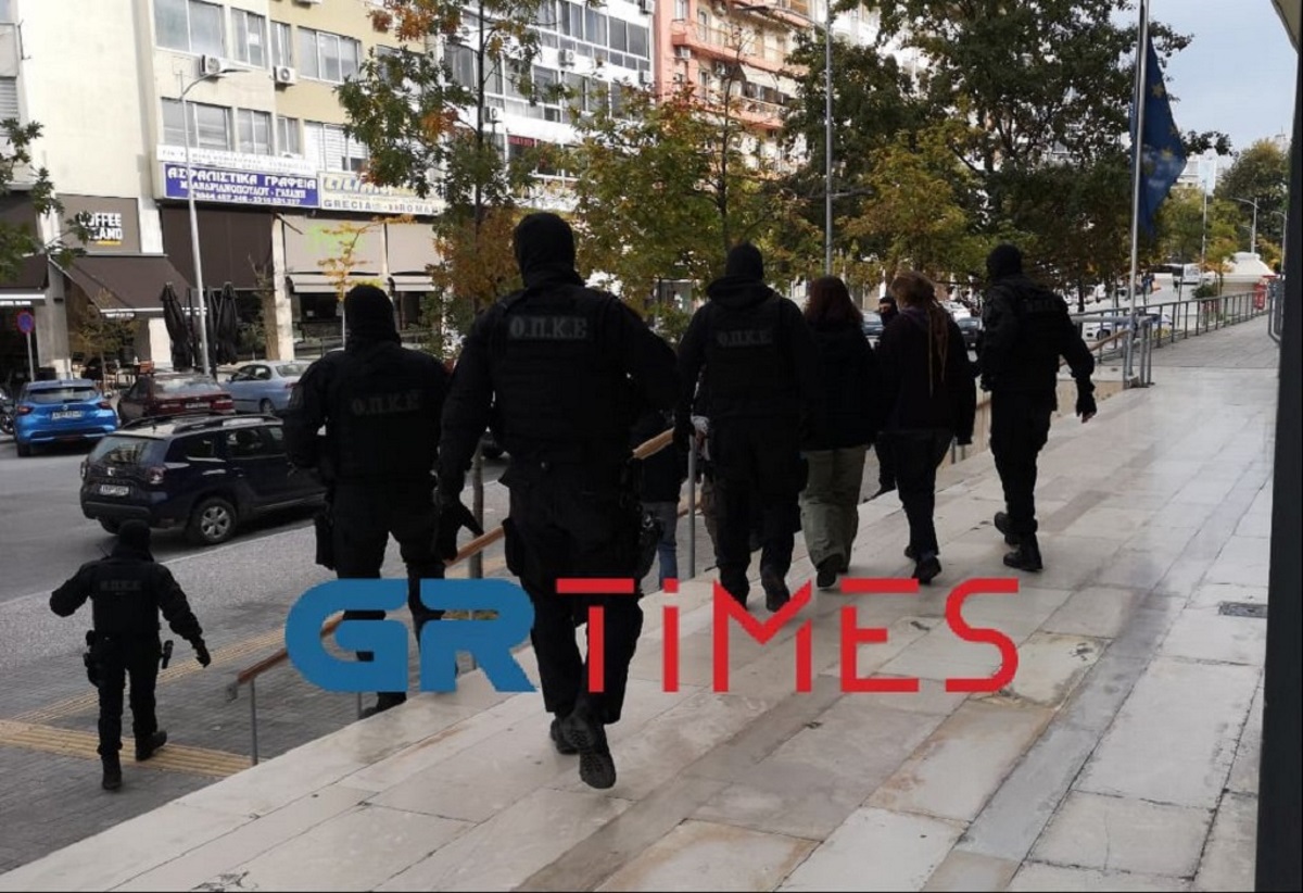 Καταδίωξη στο Πέραμα: Στον εισαγγελέα οι 4 συλληφθέντες από τα επεισόδια στη Θεσσαλονίκη