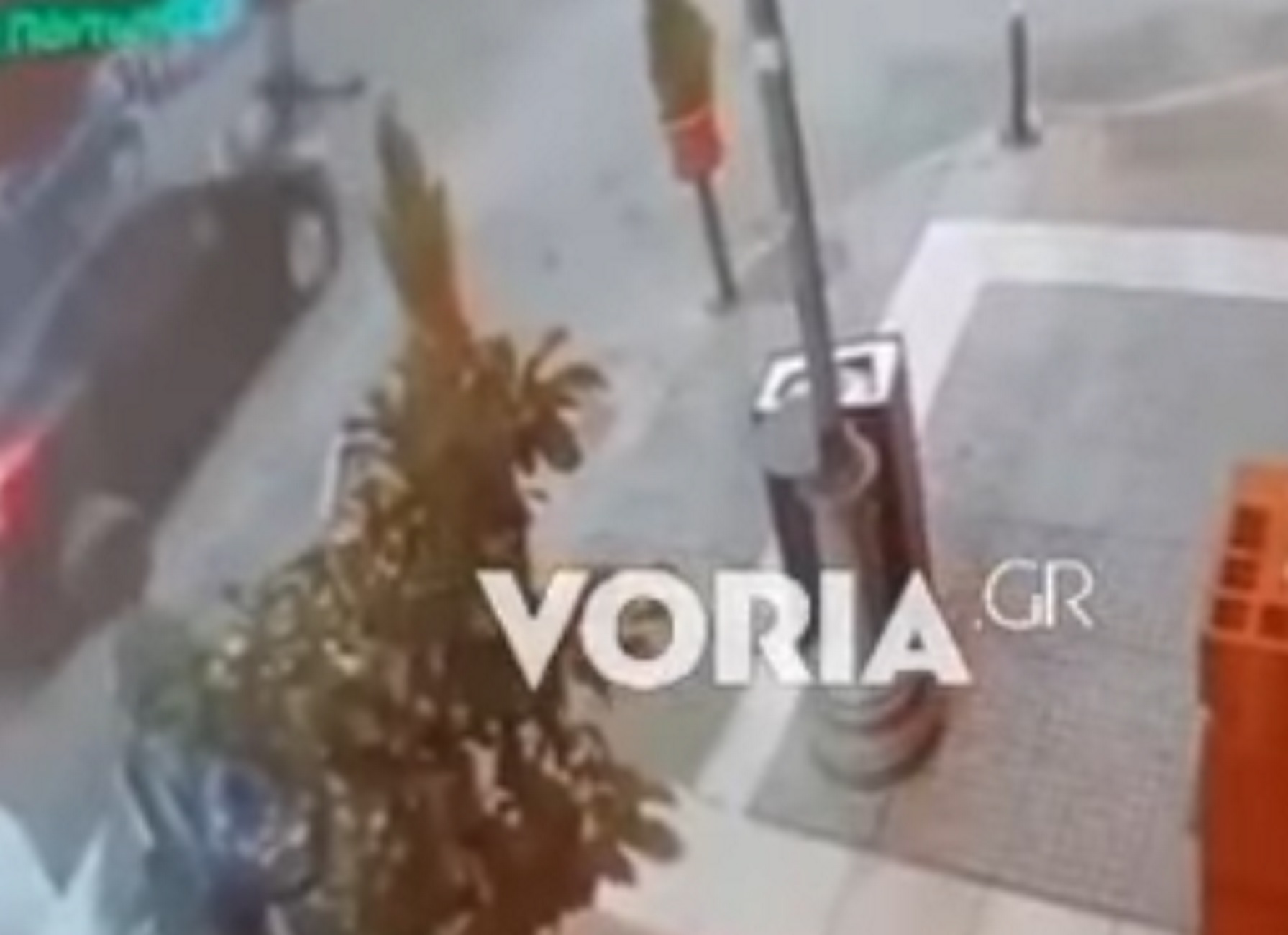 Θεσσαλονίκη: Βίντεο ντοκουμέντο με παράσυρση και εγκατάλειψη πεζής γυναίκας στη μέση του δρόμου