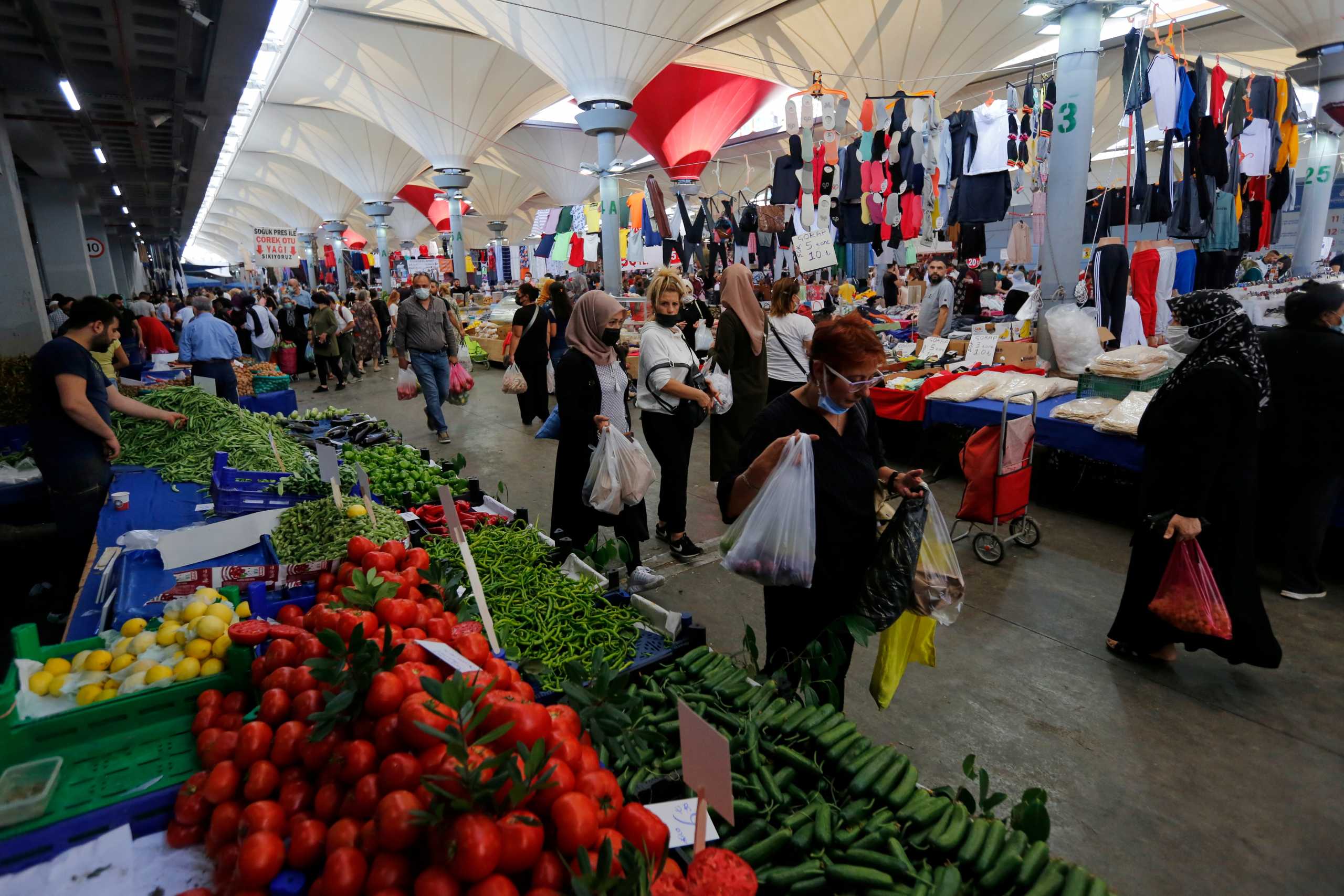 Τουρκία: Ο Ρετζέπ Ταγίπ Ερντογάν αύξησε για τρίτη φορά τον κατώτατο μισθό