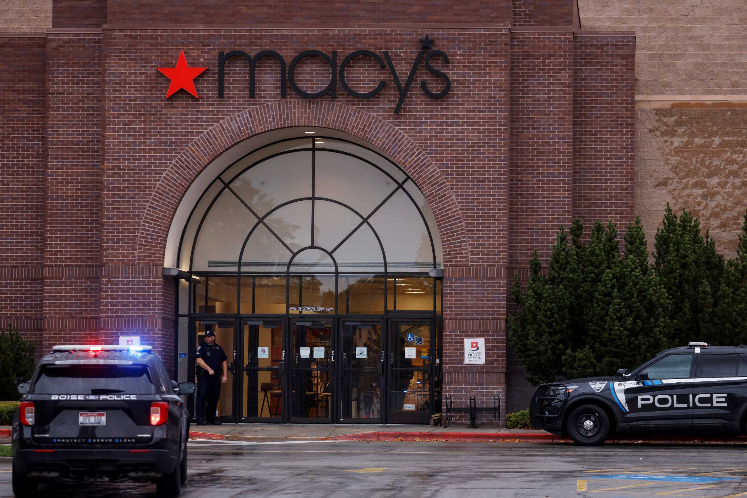 Boise Police Department vehicles sit parked at the scene of a shooting at the Boise Towne Square shopping mall in Boise, Idaho, U.S., October 25, 2021. REUTERS