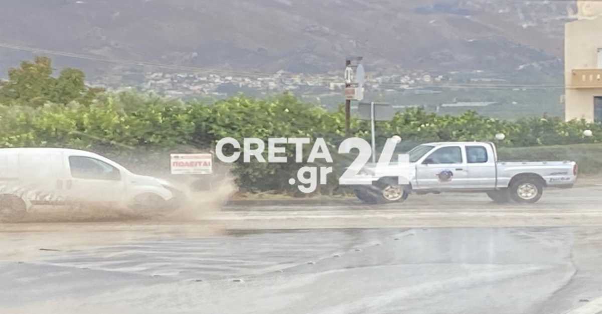 Κρήτη: Πλημμύρισαν δρόμοι στη Μεσαρά από σφοδρή βροχή