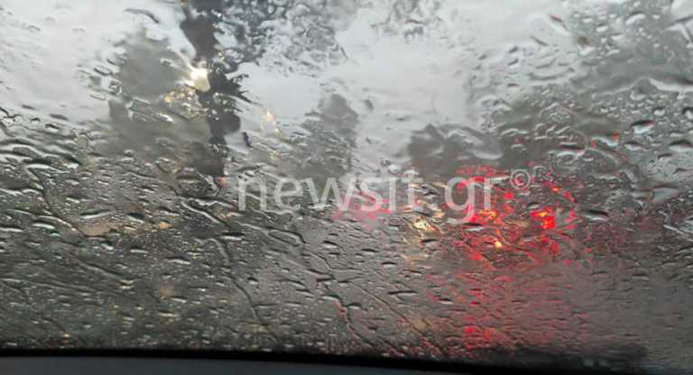 Έφτασε στην Αττική η κακοκαιρία «Μπάλλος» - Ορατότης μηδέν στην Ιερά Οδό λόγω χαλαζόπτωσης!