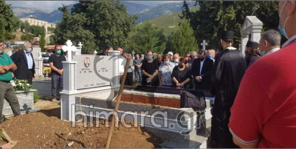 Πύρρος Δήμας: Σε κλίμα συγκίνησης το τελευταίο αντίο στην μητέρα του στην Χιμάρα