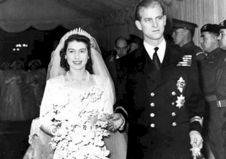 Βασίλισσα Ελισάβετ: Η πρώτη επέτειος γάμου χωρίς τον πρίγκιπα Φίλιππο