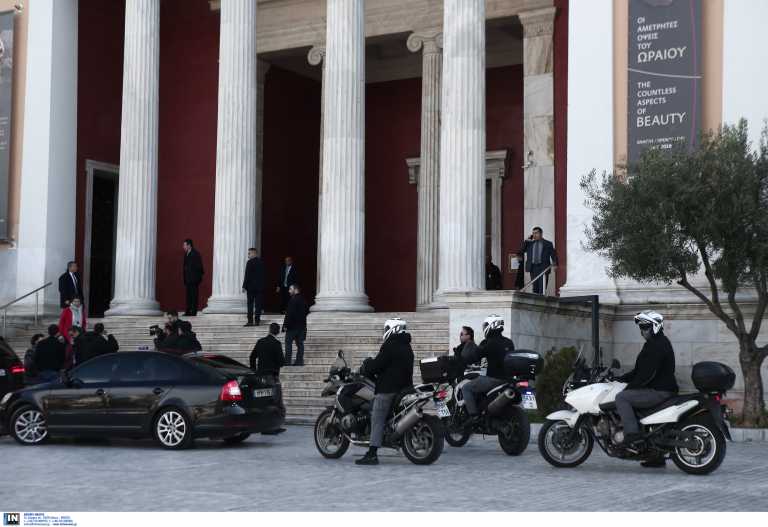 Ο φύλακας του Μουσείου στο newsit.gr: «Εγκατέλειψαν το κοριτσάκι πίσω από τους φοίνικες - Ήταν ανέκφραστο»