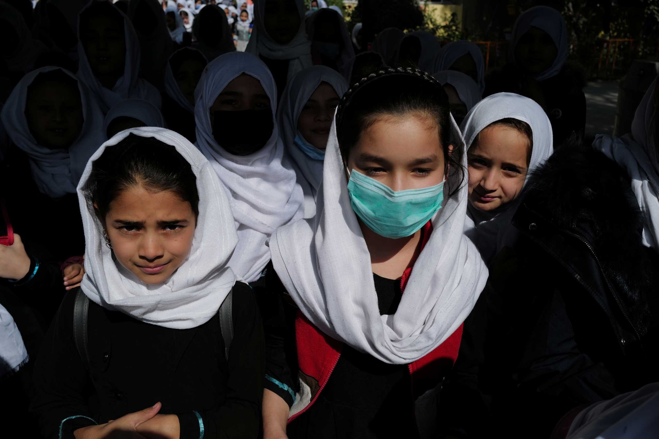 Ταλιμπάν: Απαγορεύουν σε γυναίκες να επισκέπτονται με άνδρες πάρκα στην Καμπούλ