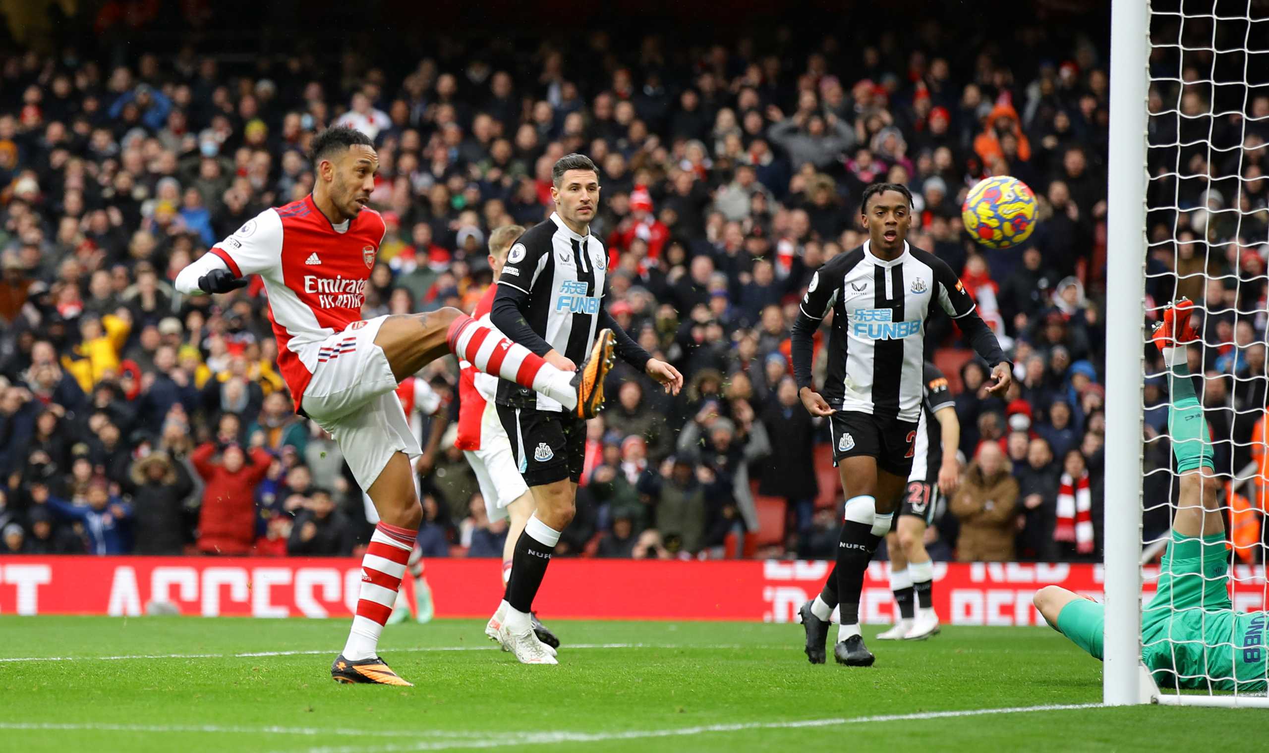 Soccer Football - Premier League - Arsenal v Newcastle United - Emirates Stadium, London, Britain - November 27, 2021 Arsenal's Pierre-Emerick Aubameyang shoots at goal REUTERS