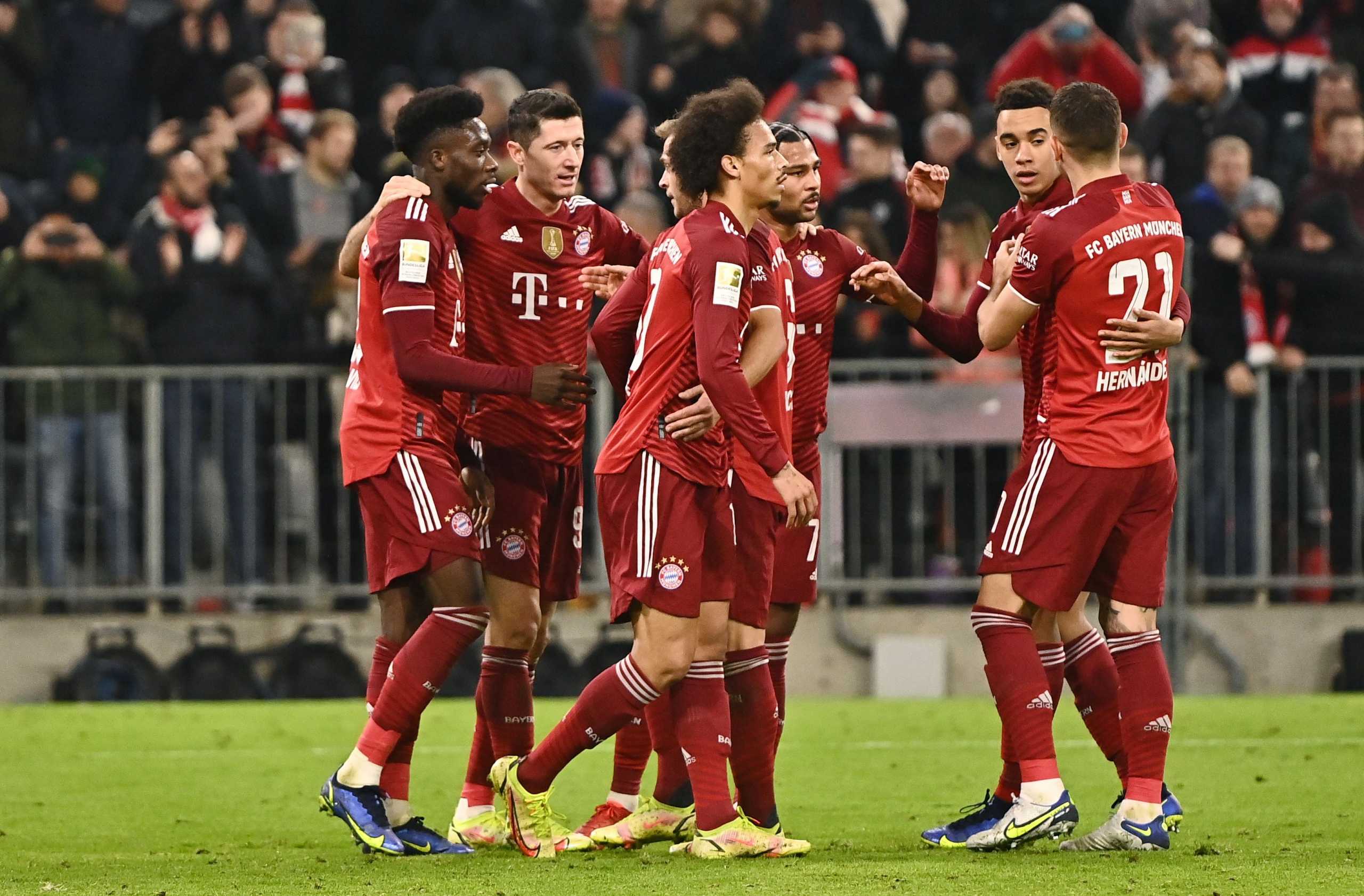 Soccer Football - Bundesliga - Bayern Munich v SC Freiburg - Allianz Arena, Munich, Germany - November 6, 2021 Bayern Munich's Robert Lewandowski celebrates scoring their second goal with teammates REUTERS