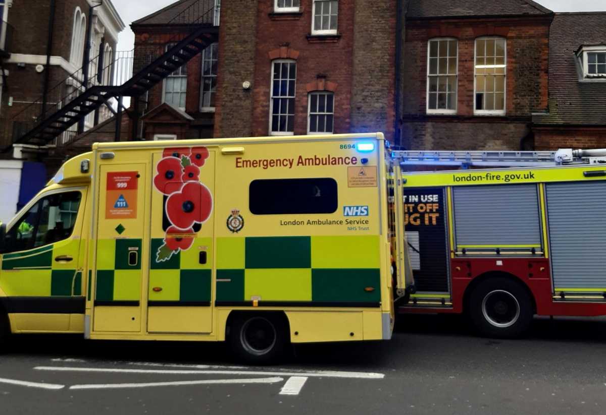 Λονδίνο: Κατέρρευσε οροφή σχολείου – Μικροί μαθητές μεταφέρθηκαν στο νοσοκομείο