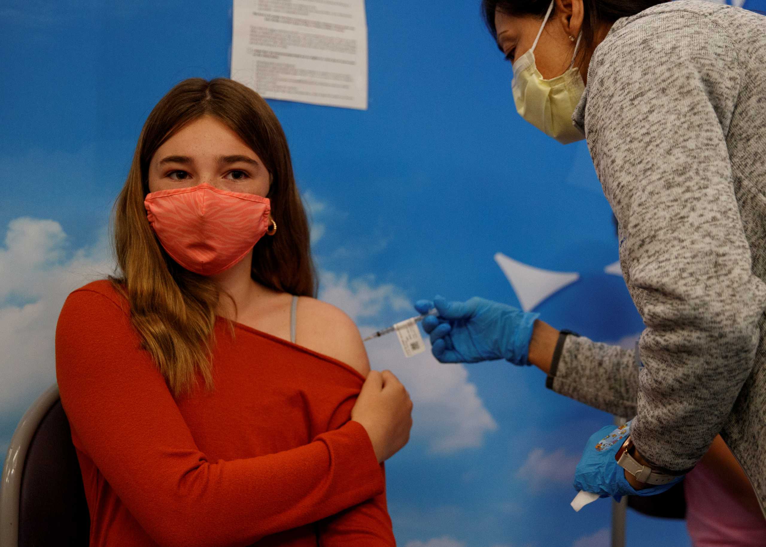 Κορονοϊός: Το εμβόλιο της Pfizer προσφέρει ισχυρή προστασία στα παιδιά 12-15 ετών