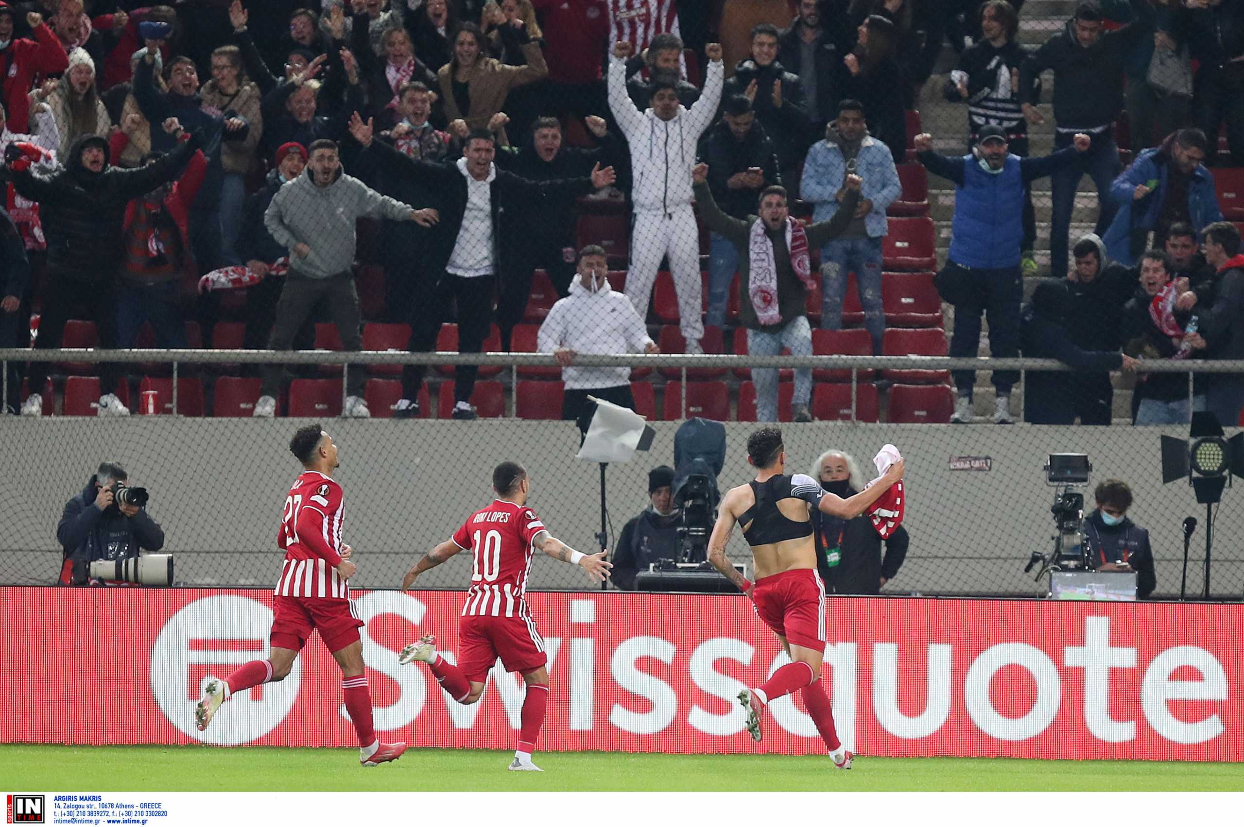 Europa League, Ολυμπιακός – Φενέρμπαχτσε: Οι πανηγυρισμοί και τα «όλε» με την κερκίδα