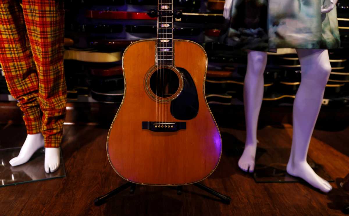 Eric Clapton: 625.000 δολάρια πωλήθηκε σε δημοπρασία η κιθάρα του θρύλου της ροκ