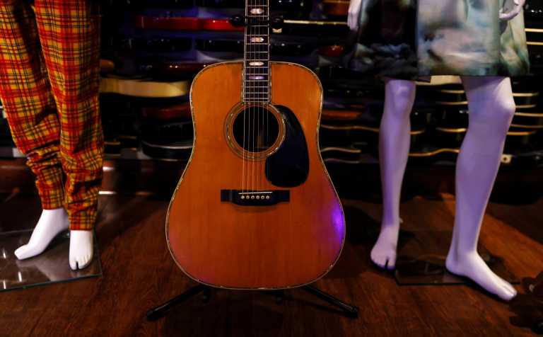 Πουλήθηκαν σε τιμές «μαμούθ» οι κιθάρες του Έρικ Κλάπτον και του Κερτ Κομπέιν