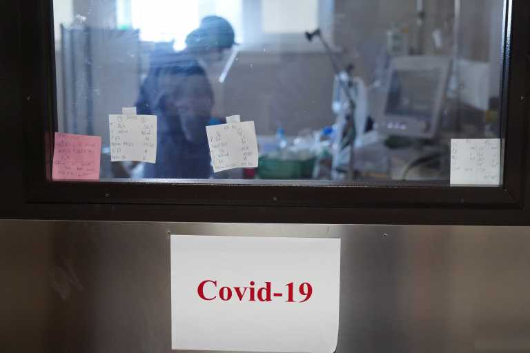 Λετονία: Περικόπτει μισθούς ανεμβολίαστων βουλευτών προς παραδειγματισμό